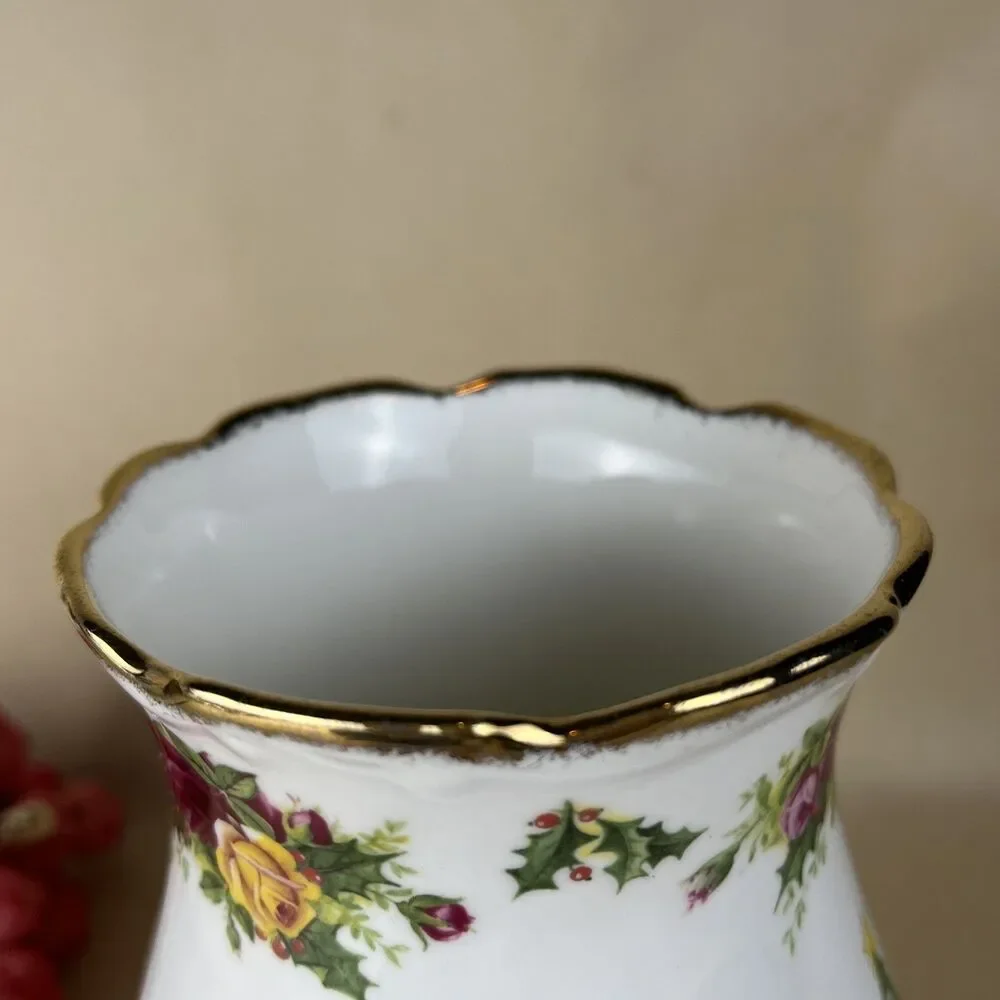 Royal Albert Old Country Roses Christmas Magic Gainsborough‎ Vase 6 5/8” W/ Box